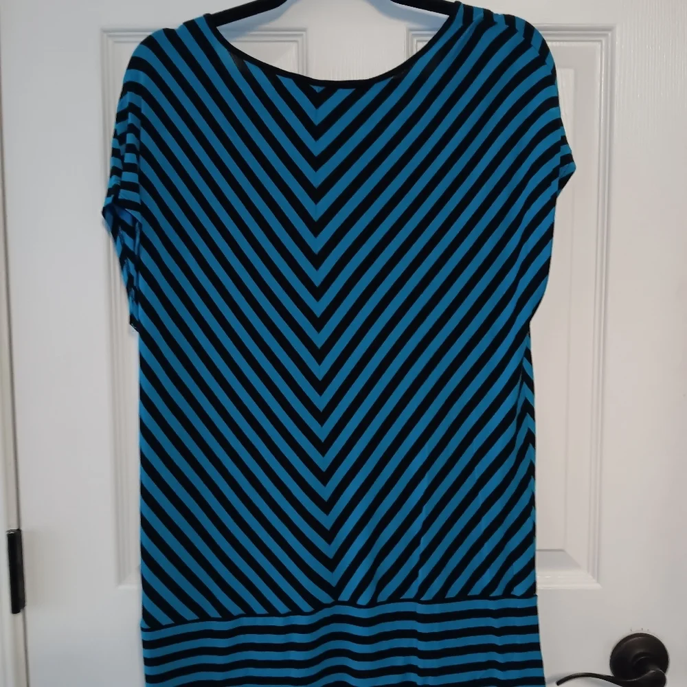 Cable & Gauge Striped V-Neck Sleeveless Top - Picture 3 of 4